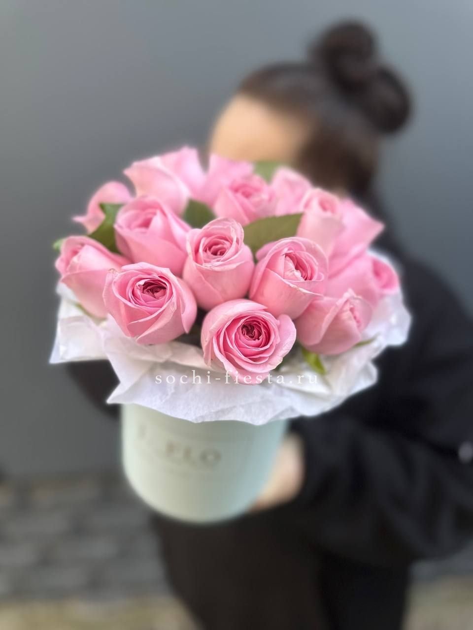 шляпная коробка с розами для студии флористики в Туле