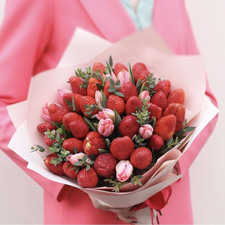 Тюльпаны и клубника в Туле