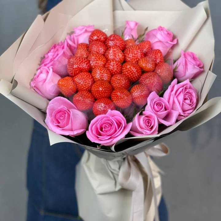 Клубника и розы в Туле