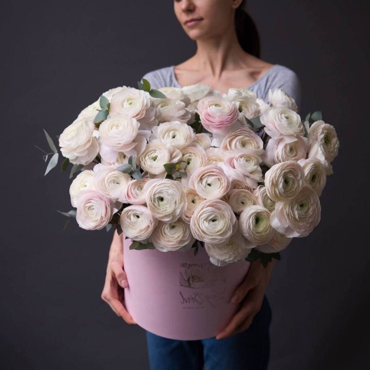 Бокс с ранункулюсами в Туле