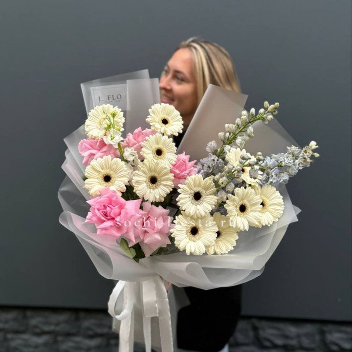 Букет роз и гербер в Туле