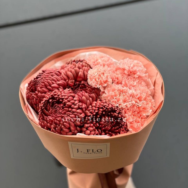 Букет хризантем и диантусов  в Туле