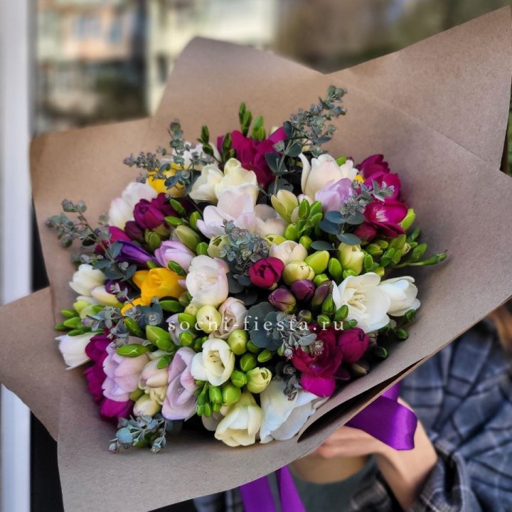 Букет фрезий "Радуга" в Туле