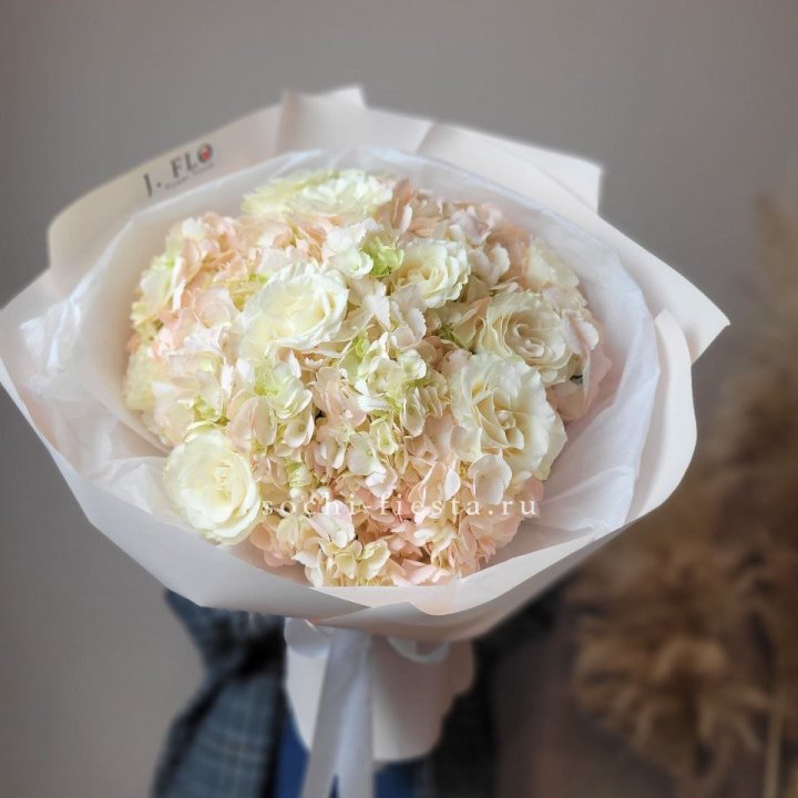  Букет гортензии и роз  в Туле