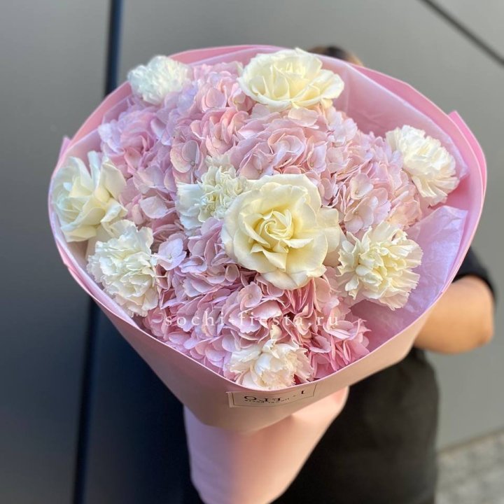  Букет гортензий и роз  в Туле