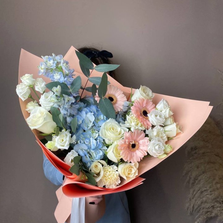  Букет гортензии и роз "Валенсия" в Туле