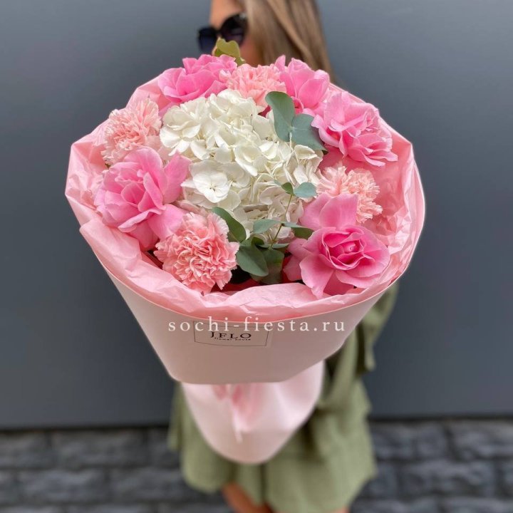  Букет роз и гортензии "Навола" в Туле