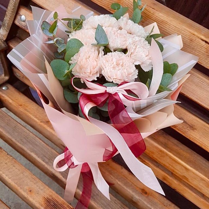 Диантусы с эвкалиптом в Туле