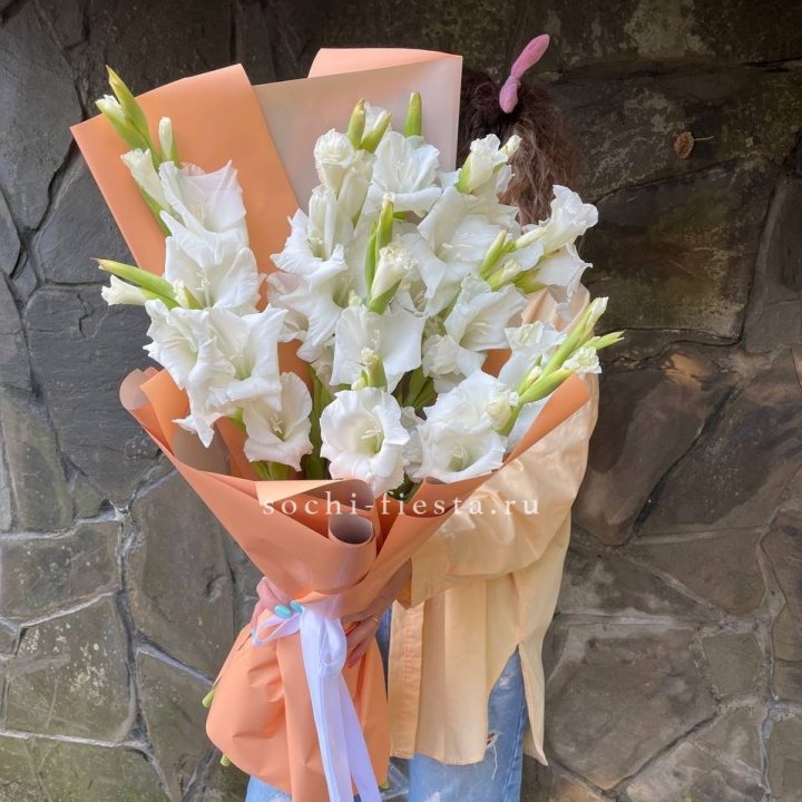 Букет белых гладиолусов  в Туле