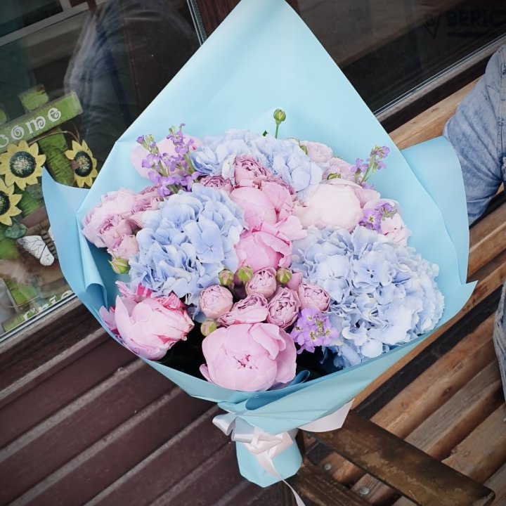 Букет с гортензиями "Блубери" в Туле