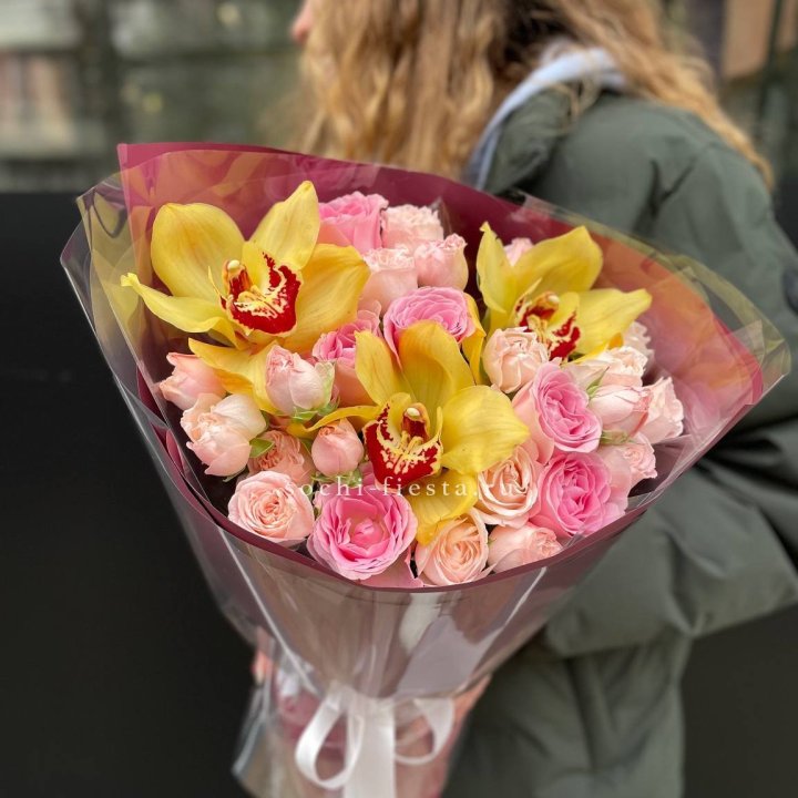  Букет орхидей и роз Есенья в Туле