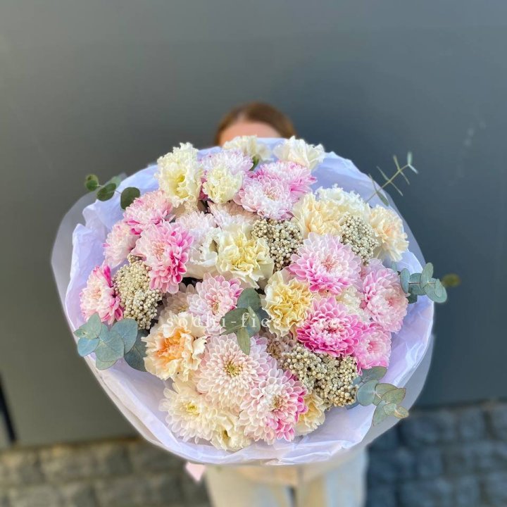 Букет из стойких цветов  в Туле