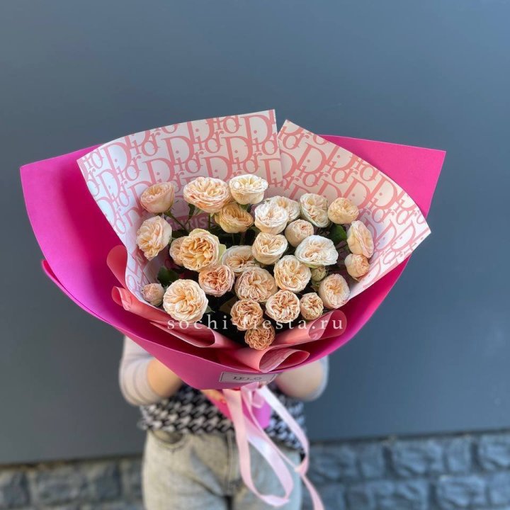 9 пионовидных роз в Туле