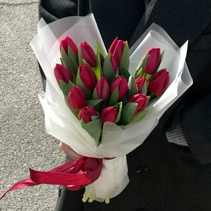 15 красных тюльпанов в Туле
