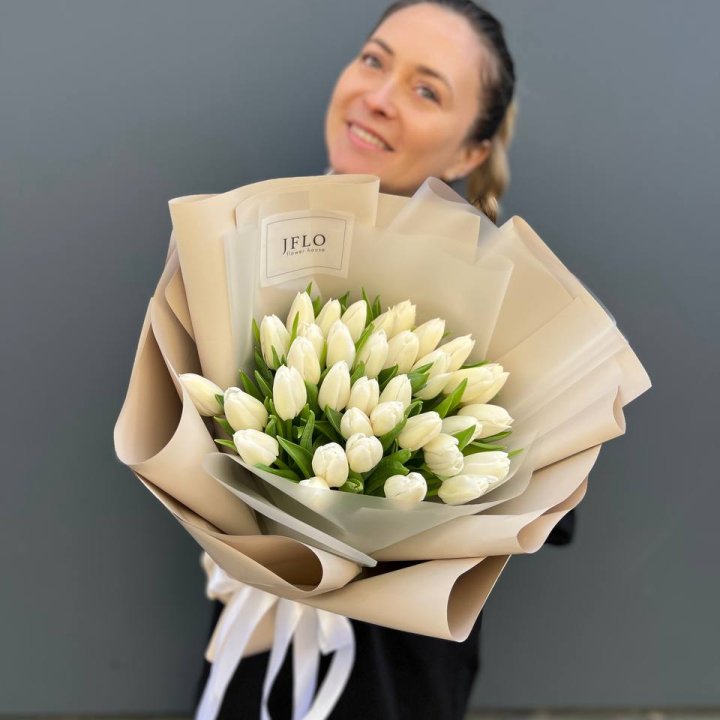 35 белых тюльпанов в Туле