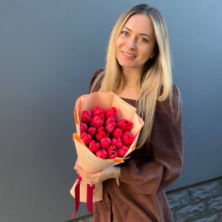  19 красных тюльпанов в Туле