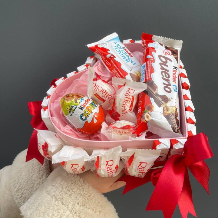 Бокс киндерами и раффаэлло в Туле