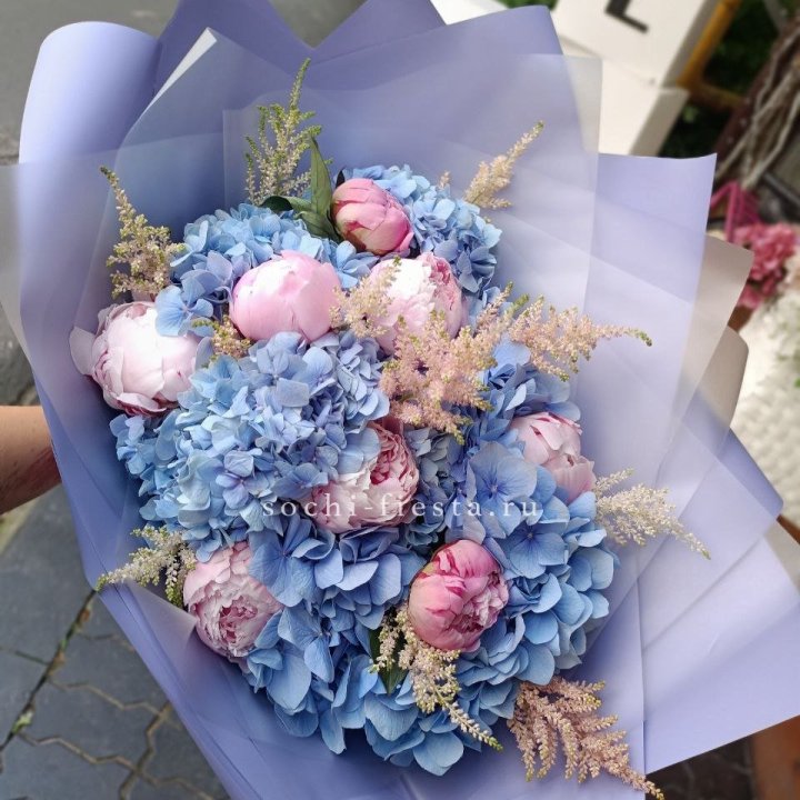 Дизайнерский букет с гортензией №3 в Туле