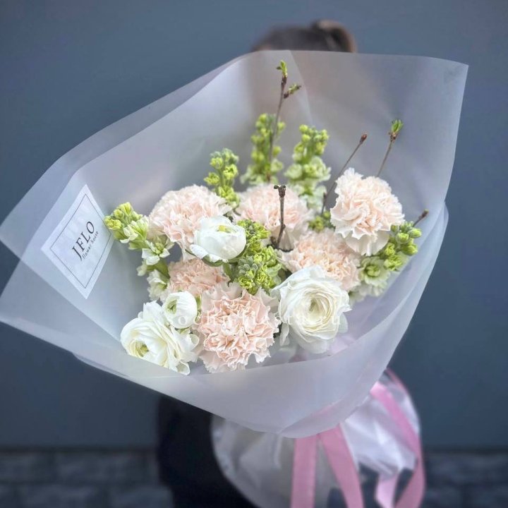 Букет маттиолы и ранункулюсов  в Туле