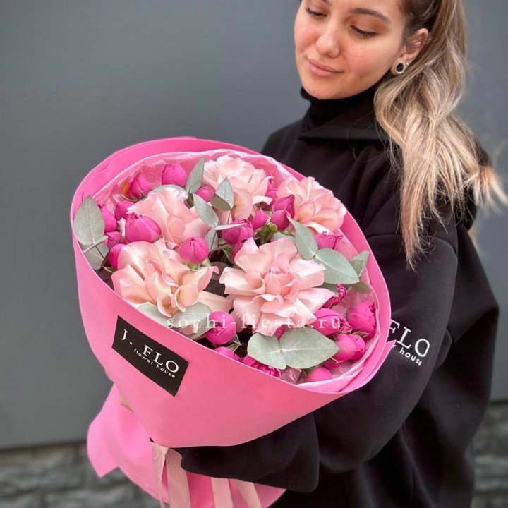 Букет французских и пионовидных роз "Ламиносо" в Туле