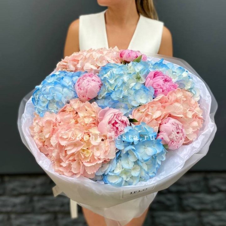 Дуобукет гортензии с пионами  в Туле