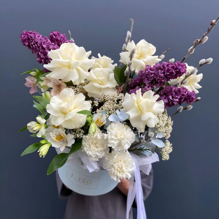 Цветочный бокс Французских роз и Сирени в Туле