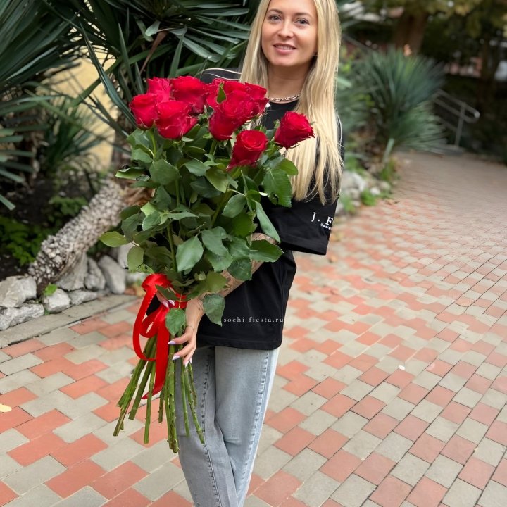 15 высоких красных роз в Туле