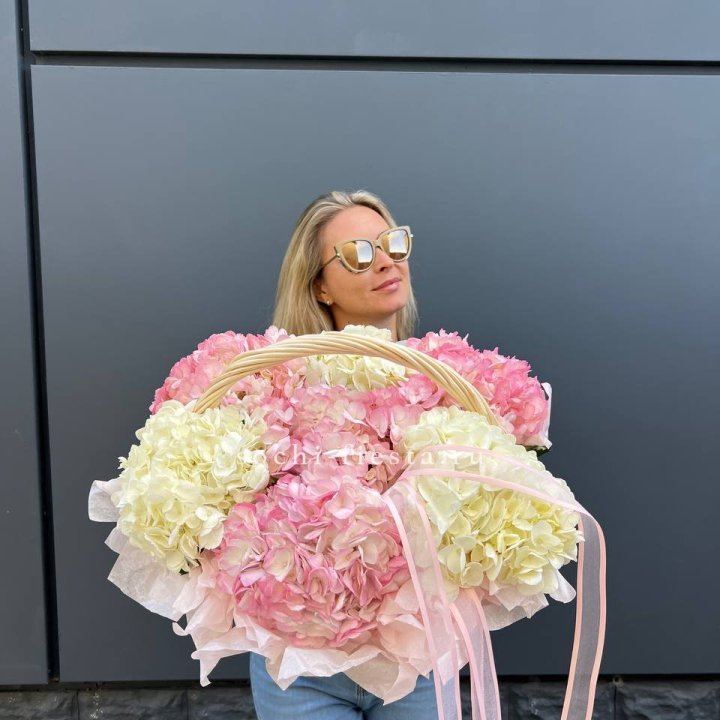 7 гортензий в корзине в Туле