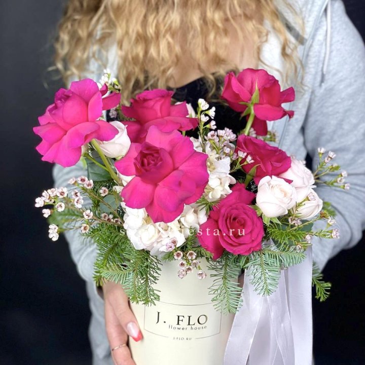 Новогодняя композиция в коробке пинк розе в Туле