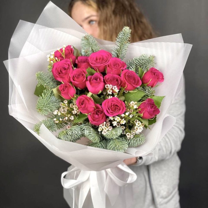 Новогодний букет Елки и Розы в Туле