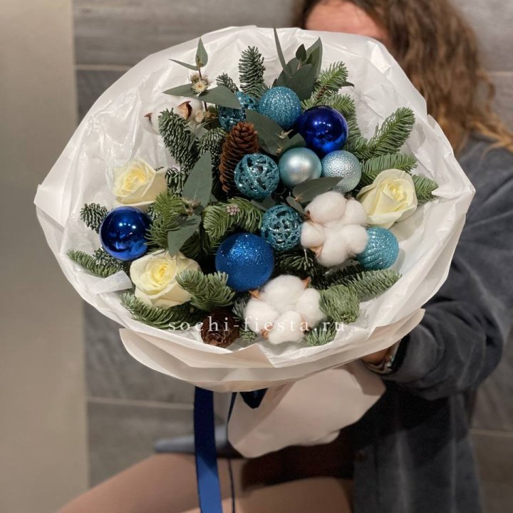 Новогодний букет "Синий иней" в Туле