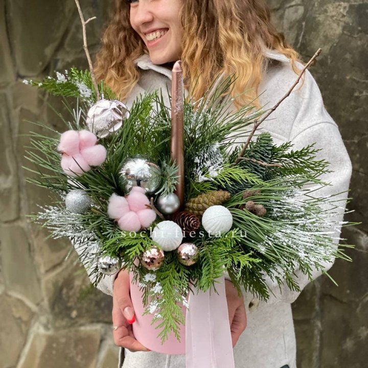 Новогодняя композиция в коробке пинк в Туле