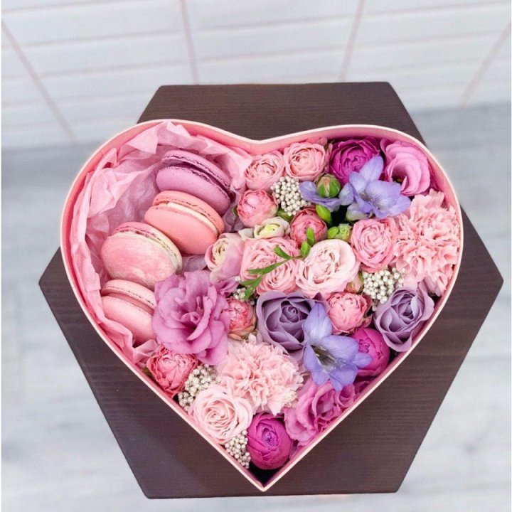 Бокс-сердце с макаронс  в Туле