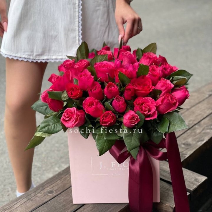 55 алых роз в кубе в Туле