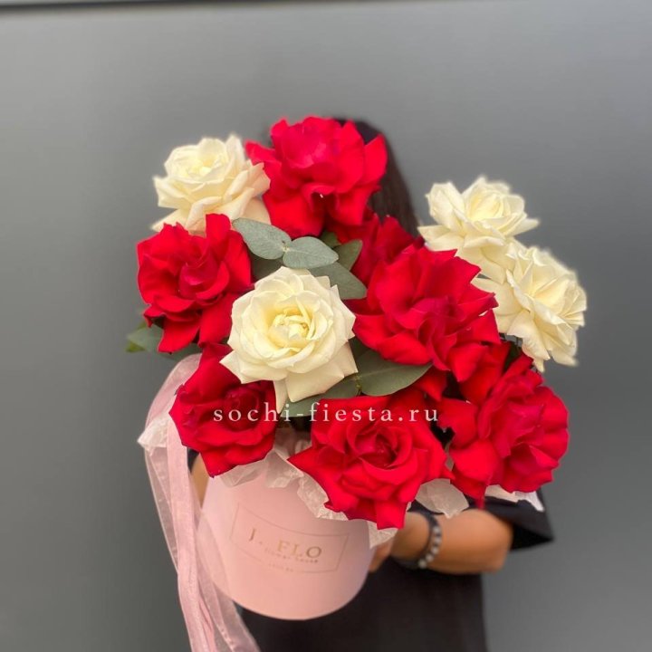 13 Французских роз в боксе в Туле