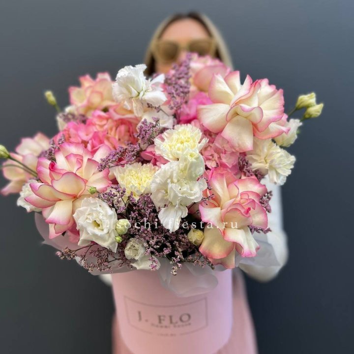 Цветочная композиция "Глория" в боксе в Туле