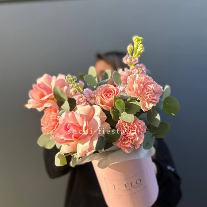 Цветы в боксе "Сизара" в Туле