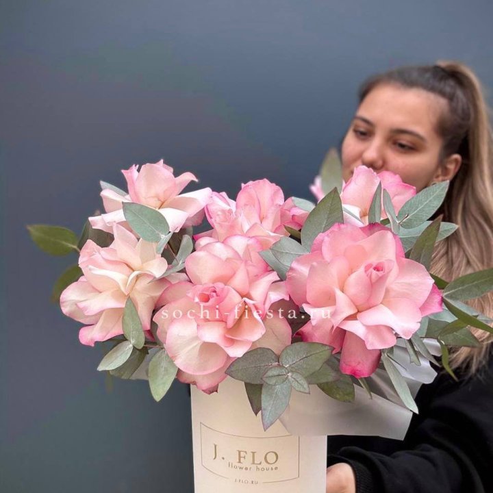 7 Французских роз в боксе в Туле