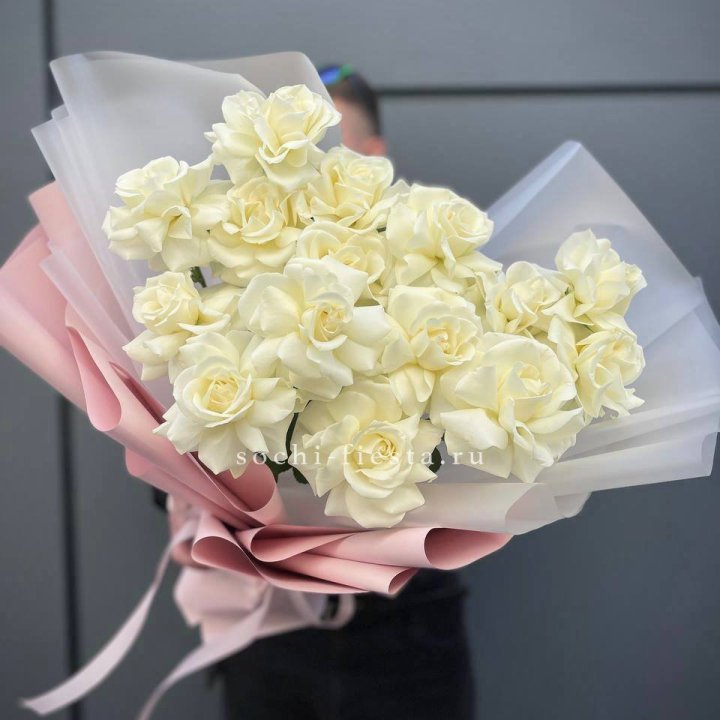 Букет из 15 французских роз Вайт дрим в Туле