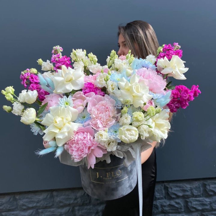 Дизайнерский цилиндр "Пионы гарден" в Туле