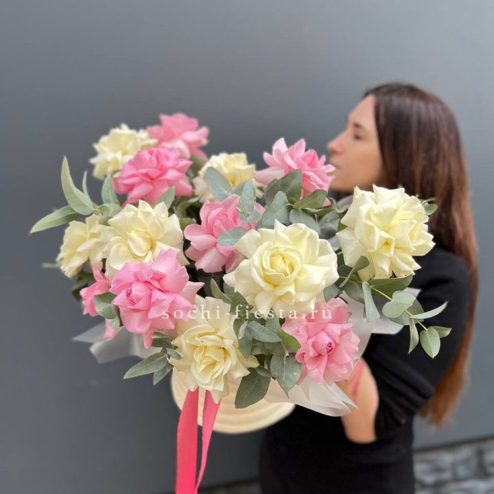 Зефирный бокс из 17 французских роз микс в Туле