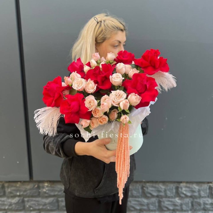 Бокс с нежными розами  в Туле