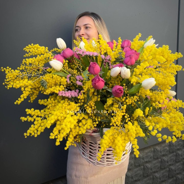 Цветочная корзина с мимозой "Спринг" в Туле