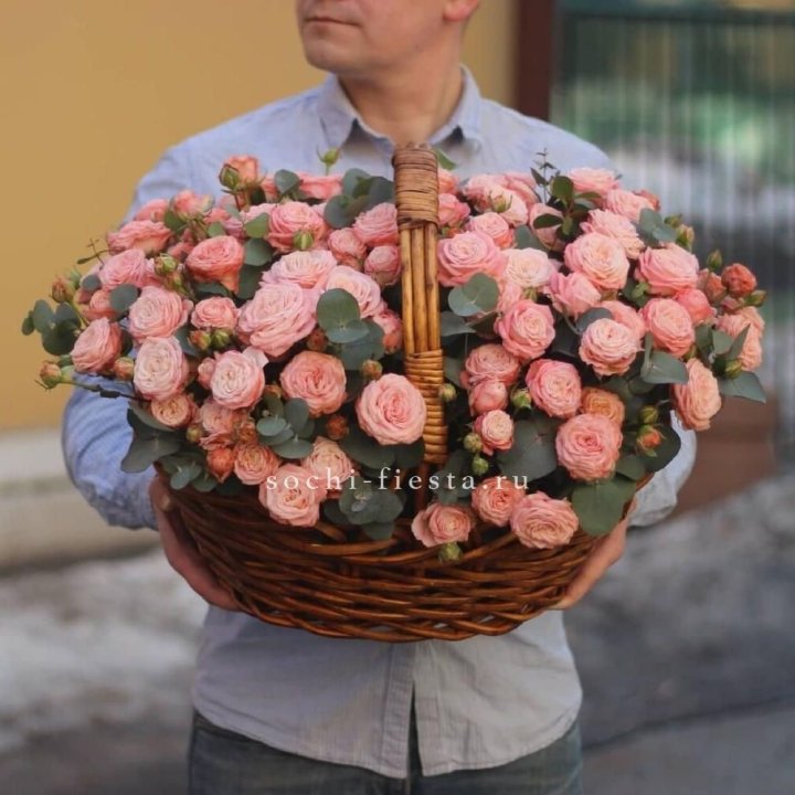 Корзина из 101 пионовидной розы в Туле