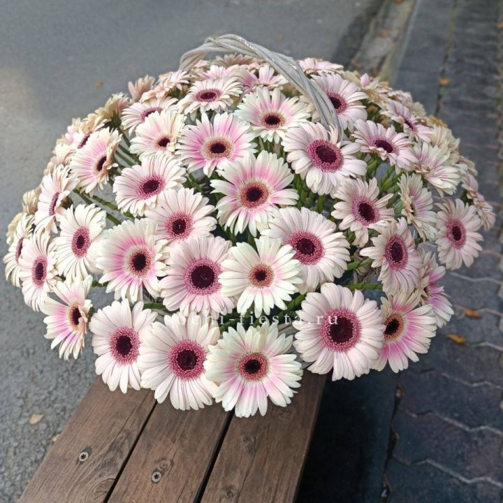 Корзина с герберами  в Туле