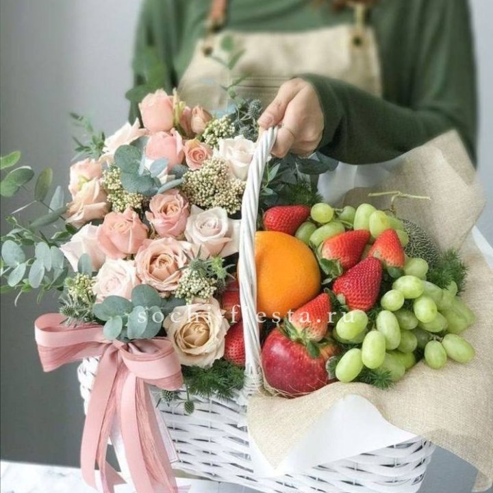 Фруктовая корзина c цветами в Туле