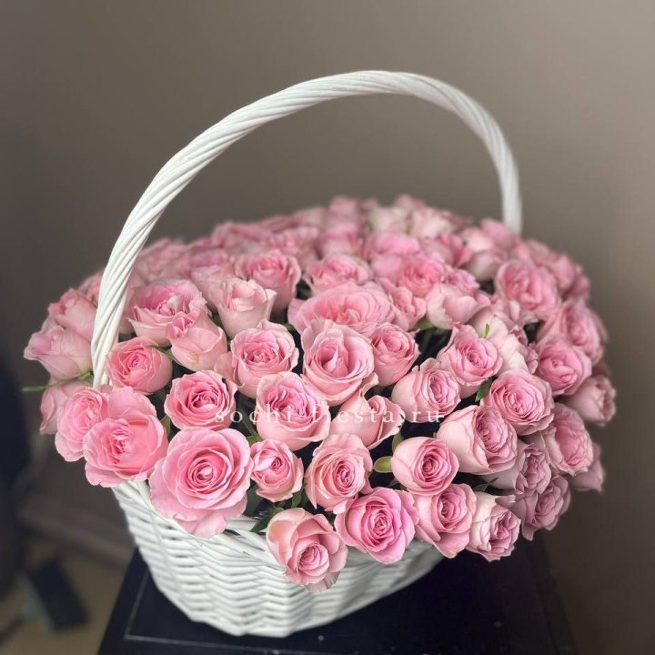 101 розовая роза в корзине в Туле