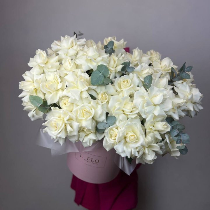 37 белых роз в боксе в Туле