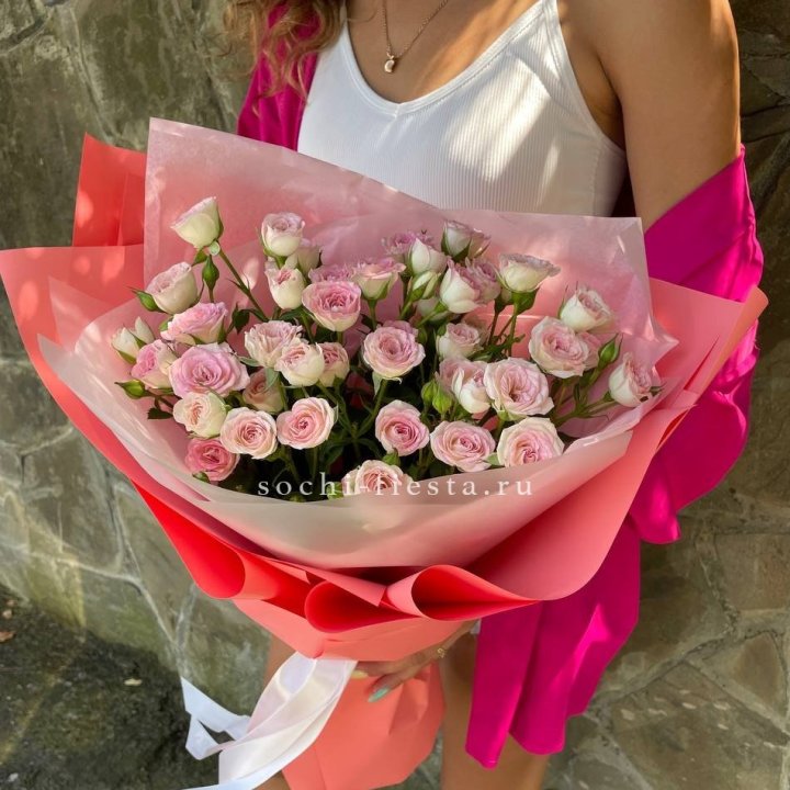 Розовые кустовые розы в Туле