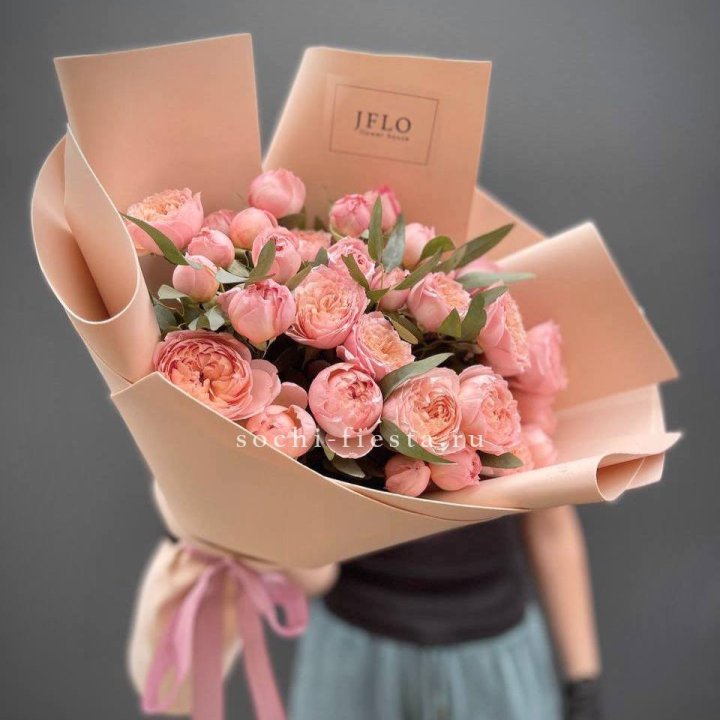 Букет из 9 кустовых роз Джульетта в Туле